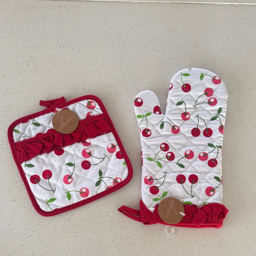 Whim Cherry Delight 🍒Oven Mitt and Pot Holder Set - NWT